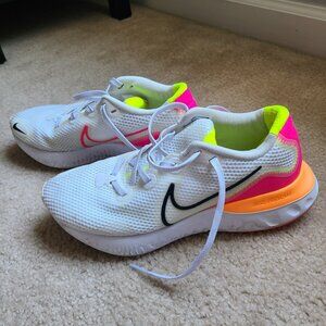 Women's Nike Athletic Shoes (size 8)